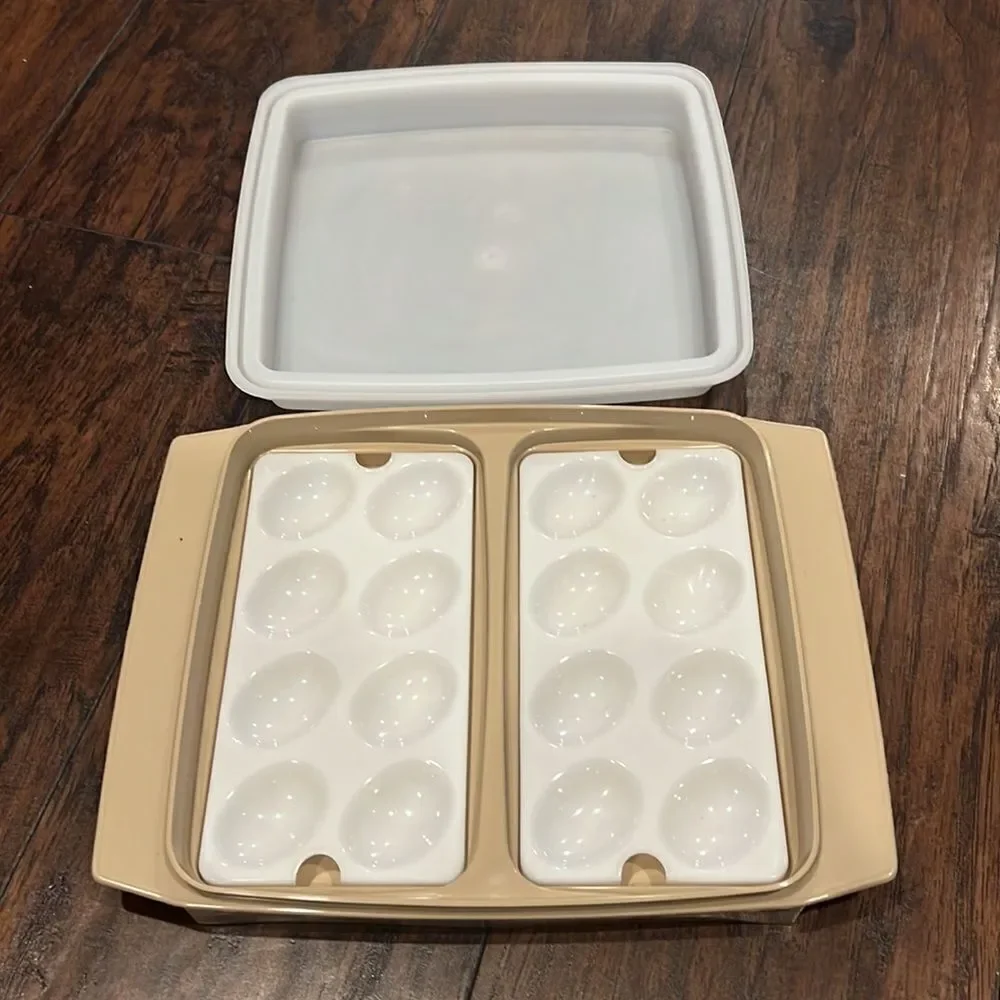 TUPPERWARE Vintage Deviled Egg‎ Keeper Carrier Tray With Lid Almond Tan  723-3
